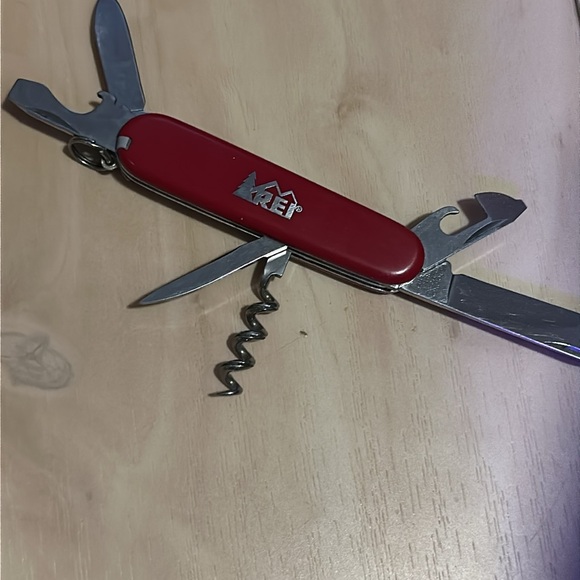 Victorinox Red Key and Card Holder - Picture 4 of 8